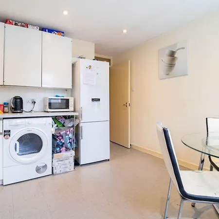 Comfy Private Room In Battersea Close To Clapham Junction London Exterior photo