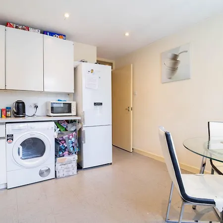 Comfy Private Room In Battersea Close To Clapham Junction London Exterior photo