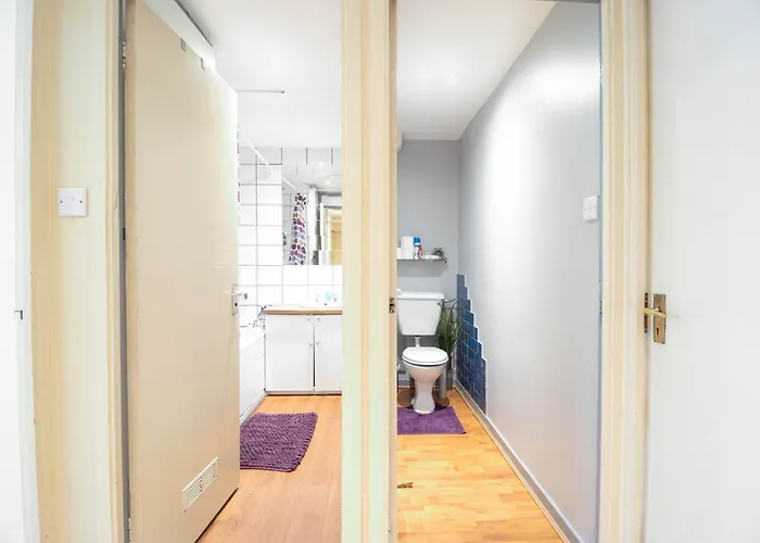 Comfy Private Room In Battersea Close To Clapham Junction
