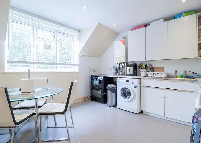 Comfy Private Room In Battersea Close To Clapham Junction